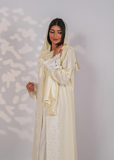 روب استقبال مزين بالكلف / كريمي