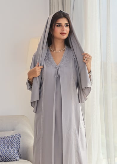 قميص كم طويل مميز بالدانتيل