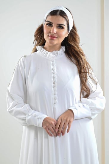 مجموعة استقبال باللون الاوف وايت مميزة بتصميم عصري يجمع بين النعومه والفخامة