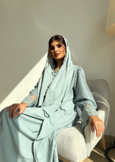 قميص استقبال مزين بالتل والدانتيل