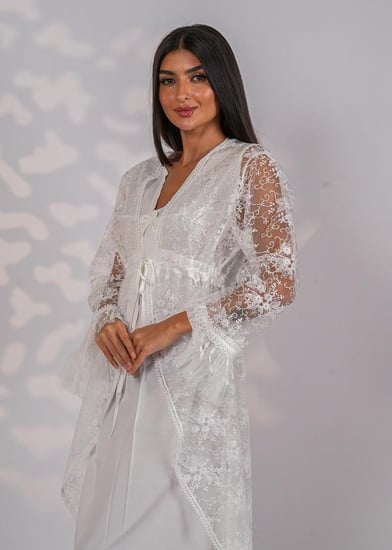 روب عصري بالدانتيل