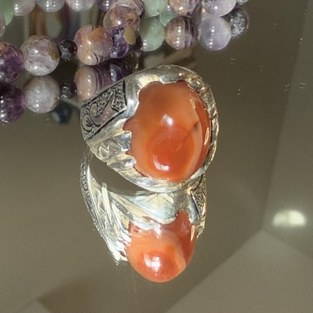 خاتم رجالي فضة عيار ٩٥٠ بفص عقيق يماني طبيعي (صناعة ورشة المدينة)