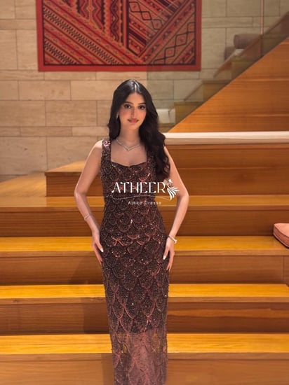 فستان سهرة بني