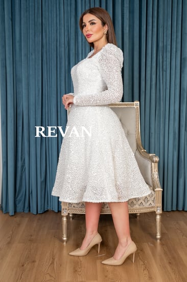 فستان سهرة قصير بترتر لامع وتصميم راقٍ