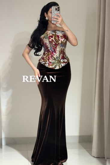 فستان سهرة بكورساج ترتر وتنورة مخملية من ريڤــان