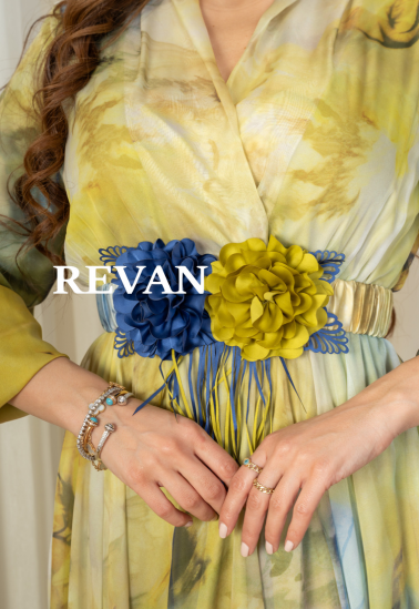 فستان ملكي بتصميم فاخر ولمسات راقية