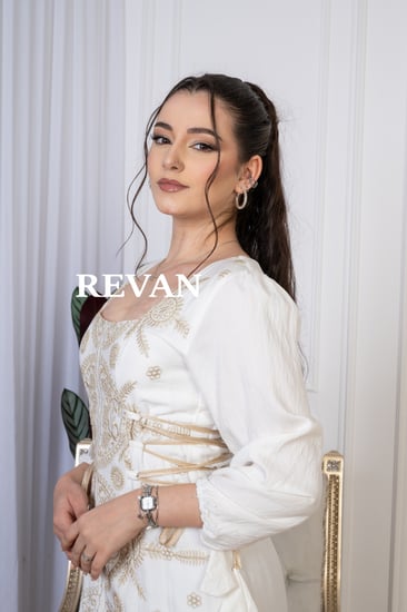 جلابية مطرّز بطابع تراثي أنيق