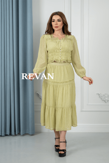 طقم أنيق من قطعتين لإطلالة مميزة