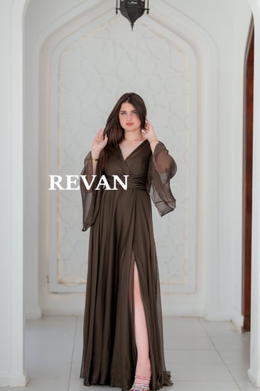 فستان شيفون بأكمام طويلة وقصة كسرات ناعمة