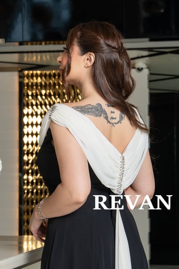 فستان كلاسيكي سهرة شيفون بذيل وشال منسدل من الخلف