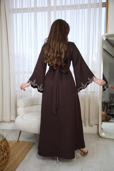 جلابية رمضانية أنيقة بحزام ناعم من ريڤــان