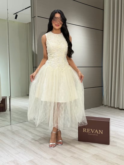 فستان عيد ميدي أنيق بتطريز ناعم من ريڤــان