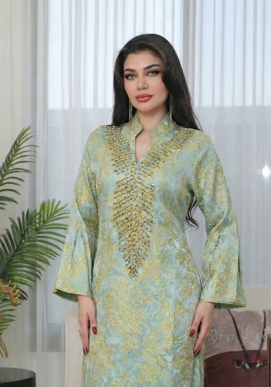 جلابية رمضانية مطرزة بنقوش ذهبية فاخرة من ريڤــان