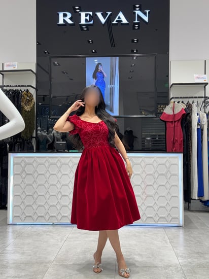 فستان عيد ميدي  منفوش أنوثة كلاسيكية بتوقيع ريڤــان