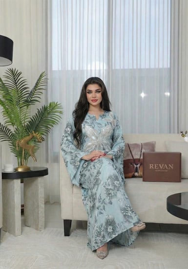 جلابية رمضانية فاخرة مزخرفة بنقشة زهرية من ريڤــان