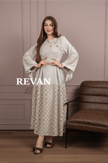 جلابية بتصميم كلاسيكي مع لمسات دانتيل راقية