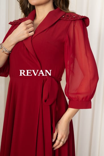 فستان أنيق بتصميم كلاسيكي فخم