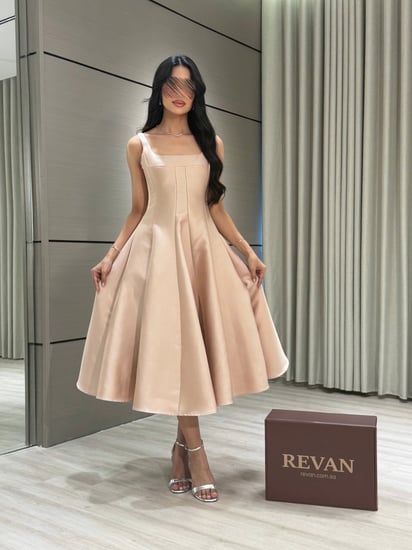 فستان ميدي بقصة واسعة من ريڤــان