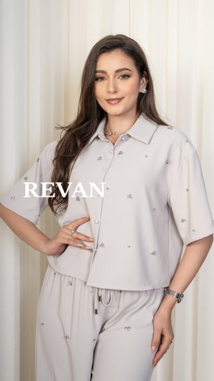 طقم كاجوال أنيق بتفاصيل ناعمة