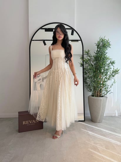 فستان عيد طويل فاخر بقصة كورسيه من ريڤــان