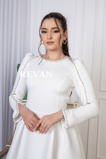 فستان ناعم بكم طويل وتطريز فاخر