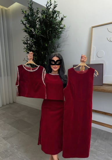 فستان عيد  قطعتين ميدي بتصميم طبقات وتفاصيل كريستال فاخرة  من ريڤــان