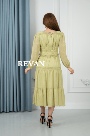 طقم أنيق من قطعتين لإطلالة مميزة