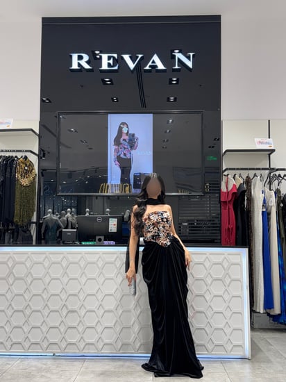 فستان سهرة بتطريز زهري فاخر من ريڤــان