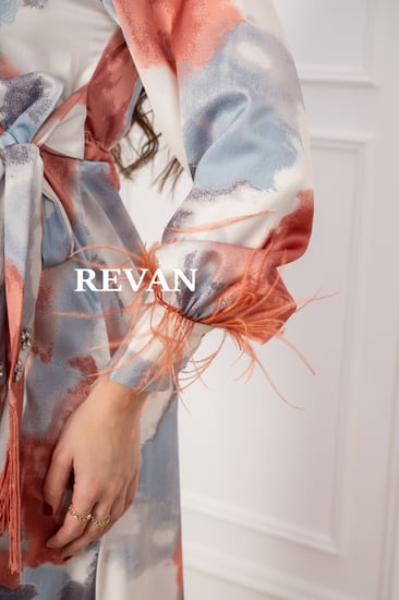 فستان بلمسات فنية أنيقة