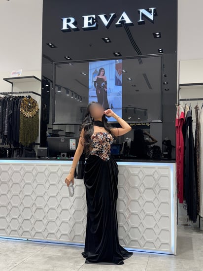 فستان سهرة بتطريز زهري فاخر من ريڤــان