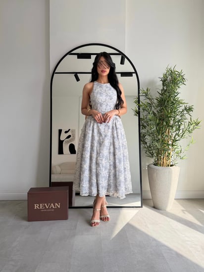 فستان عيد ميدي مزخرف بالورود من ريڤــان