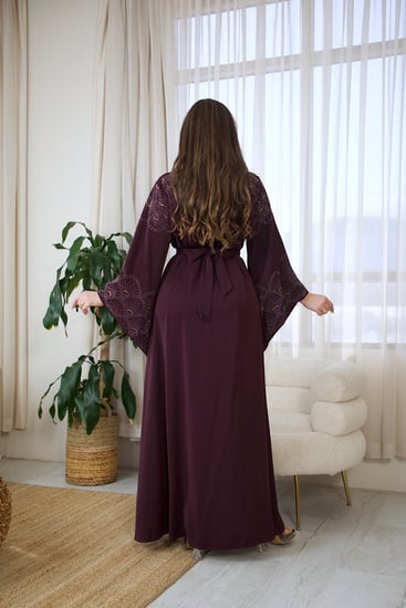 جلابية رمضانية أنيقة بتطريز طولي من ريڤــان