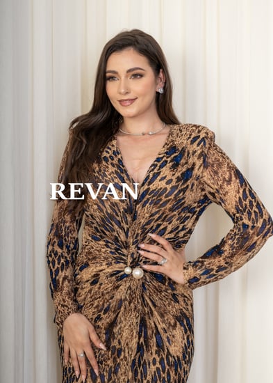 فستان سهرة بتصميم أنيق ولمسات فاخرة