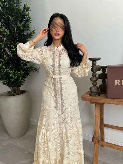 فستان عيد فاخر بحزام أنيق  أنوثة راقية بتفاصيل ملكية من ريڤــان