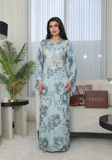 جلابية رمضانية فاخرة مزخرفة بنقشة زهرية من ريڤــان