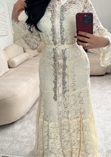 فستان عيد فاخر بحزام أنيق  أنوثة راقية بتفاصيل ملكية من ريڤــان
