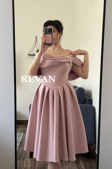 فستان بكسرات أنيقة وتصميم ملوكي