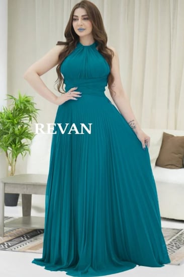 فستان سهرة أحمر بستايل هالتر كلاسيكي