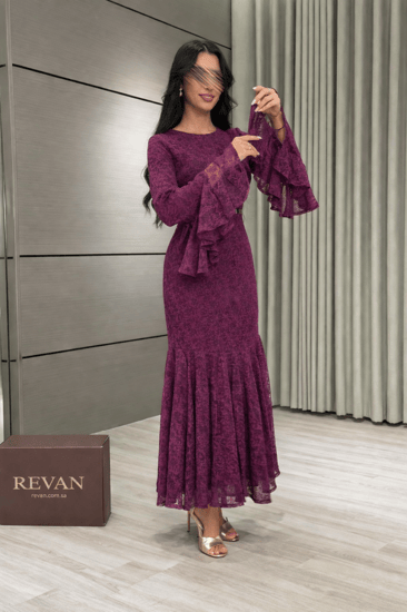 فستان عيد طويل بقصة أنثوية راقية من ريڤــان