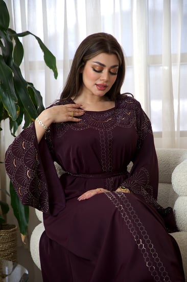 جلابية رمضانية أنيقة بتطريز طولي من ريڤــان