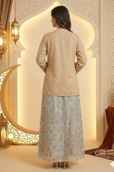 جلابية رمضانية بتطريز ناعم وقصة مريحة من ريڤــان