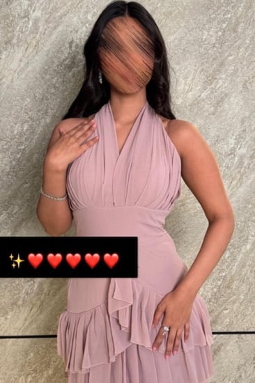 فستان ناعم وردي وبيج