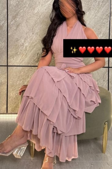 فستان ناعم وردي وبيج