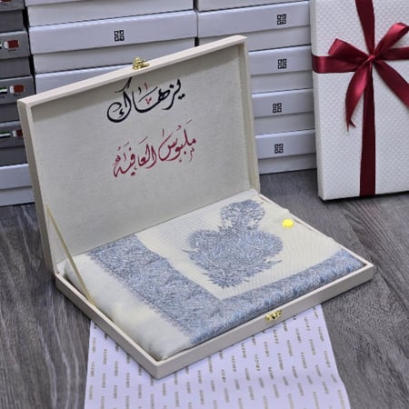 شال شتوي فخم بتغليف فاخر مناسب للإهداء