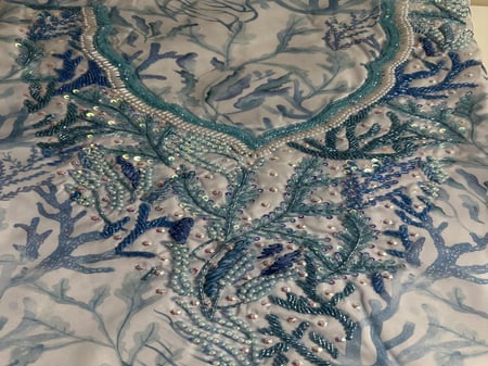 مخور حرير ايطالي شغل شك يدوي ملاحظه: التصوير يبين اللون اغمق بدرجة بسيطه