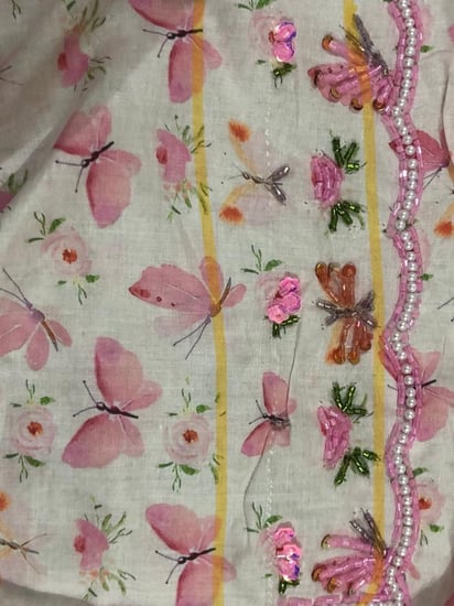 مخور قطن للأطفال وردي غامق ( قماش)  يوجد اثر خياطة بسيط على الكم كما يظهر في الصوره