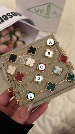 أسوارة Van cleef ذهبي ملون