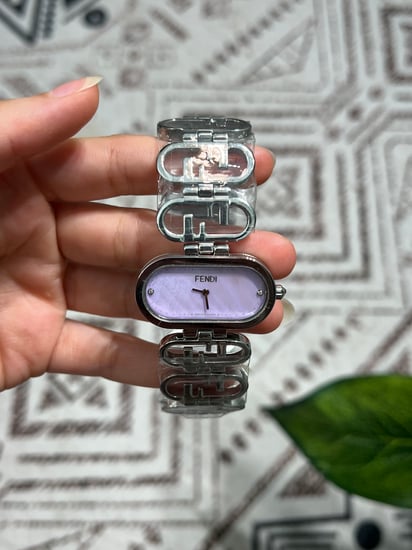 ساعة فندي نسائي