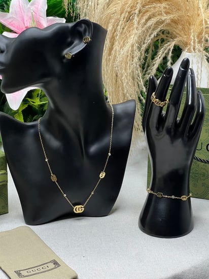 طقم GUCCI ذهبي