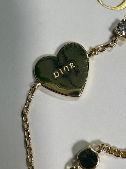 اسوارة  Dior ذهبي